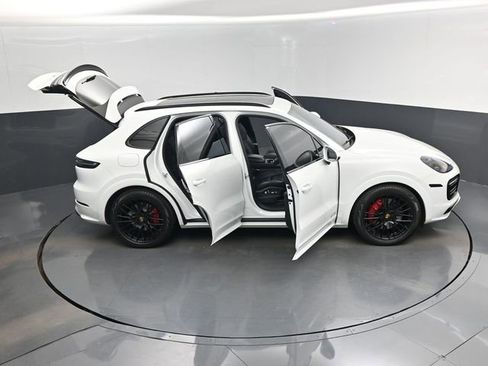 Used 2021 Porsche Cayenne GTS image 18