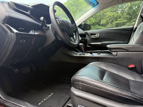 Used 2013 Toyota Avalon XLE FWD image 31