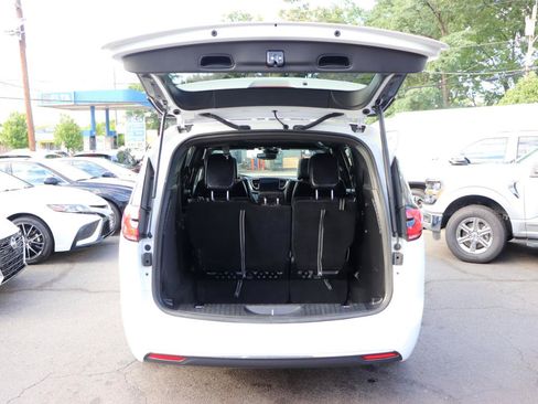 Used 2026 Chrysler Pacifica Limited FWD image 61