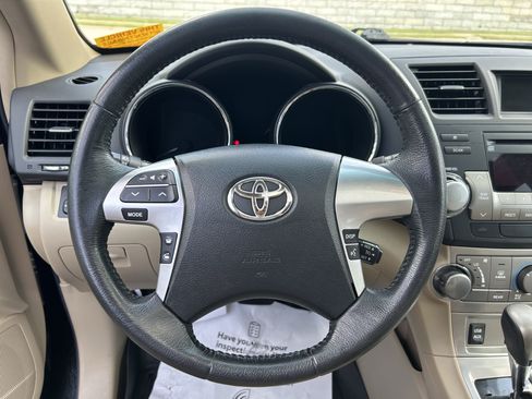 Used 2012 Toyota Highlander SE w/ Tow Pkg AWD/4WD image 23