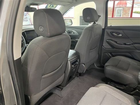 Used 2021 Chevrolet Traverse LT image 32