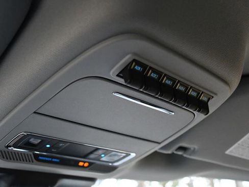 Used 2025 Ford F250 Lariat w/ FX4 Off-Road Package image 33