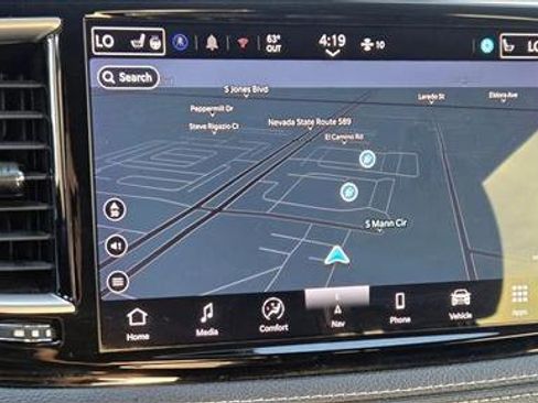 Used 2024 Chrysler Pacifica Select image 12