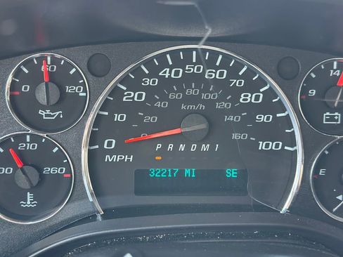 Used 2024 Chevrolet Express 3500 LT w/ LT Preferred Equipment Group RWD image 6