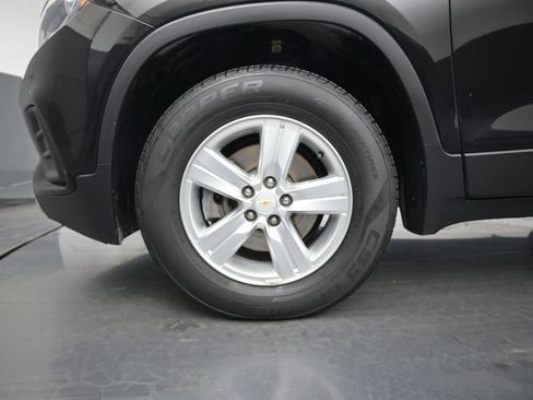 Used 2020 Chevrolet Trax LT w/ LT Convenience Package AWD/4WD image 25