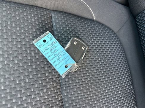 Used 2023 GMC Acadia SLE image 31