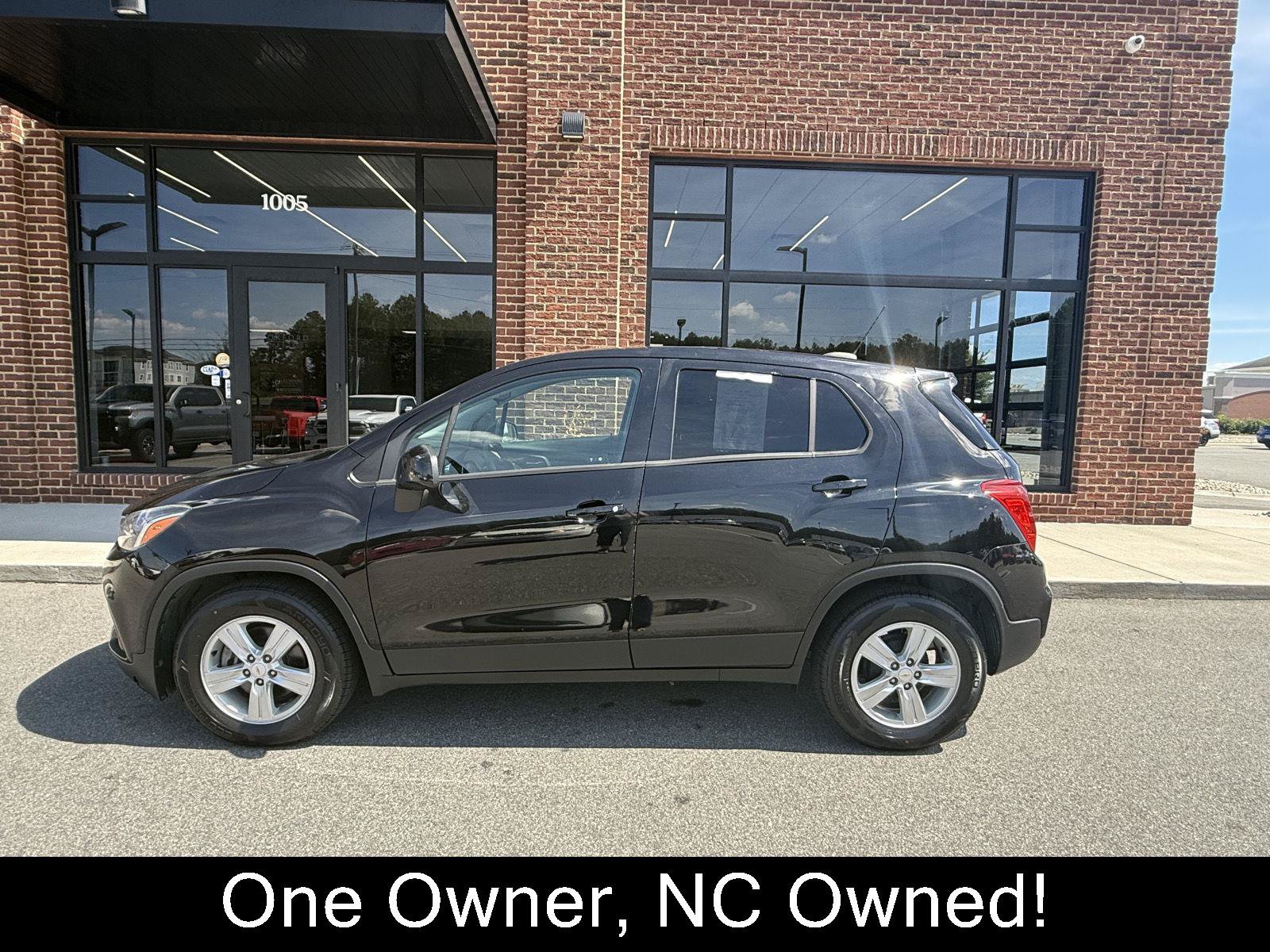Used 2021 Chevrolet Trax LS w/ Tint and Cruise Package FWD image 3