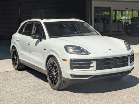 Certified 2026 Porsche Cayenne S AWD/4WD image 7