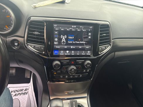 Used 2022 Jeep Grand Cherokee Laredo X image 16