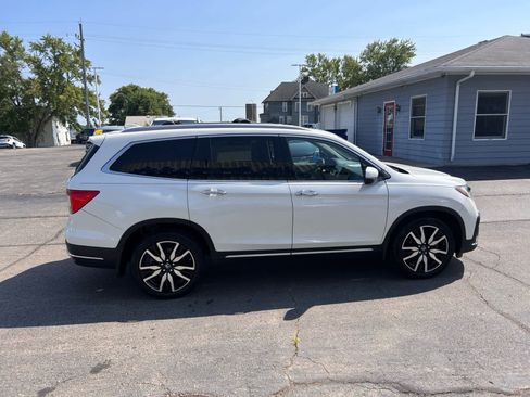 Used 2019 Honda Pilot Touring image 2