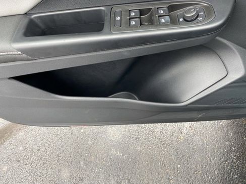 New 2024 Volkswagen Taos SE image 27