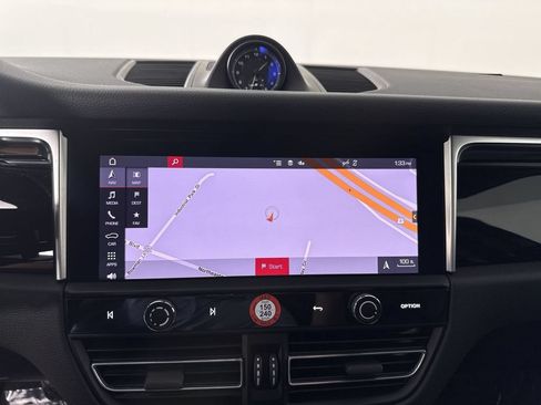 Certified 2024 Porsche Macan AWD/4WD image 27