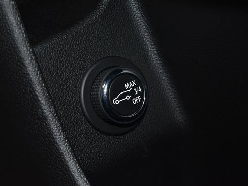 Used 2024 Cadillac XT4 Premium Luxury image 7