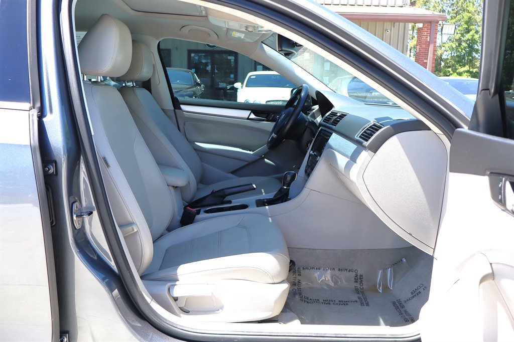 Used 2013 Volkswagen Passat TDI SE FWD image 17