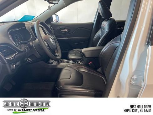 Used 2022 Jeep Cherokee Trailhawk w/ Trailer Tow Group AWD/4WD image 10