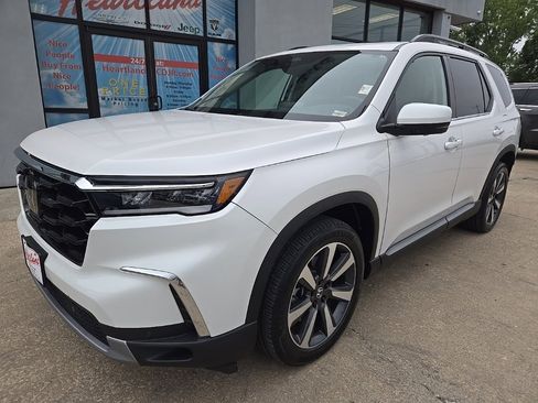 Used 2023 Honda Pilot Elite image 2