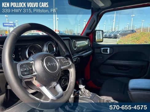 Used 2022 Jeep Wrangler Unlimited Sahara w/ Cold Weather Group AWD/4WD image 16