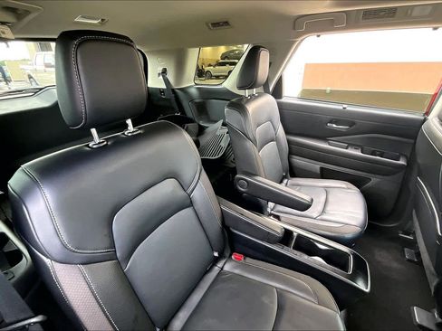 Used 2023 Nissan Pathfinder SL w/ SL Premium Package image 19