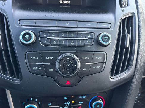 Used 2018 Ford Focus SE w/ Cold Weather Package image 17