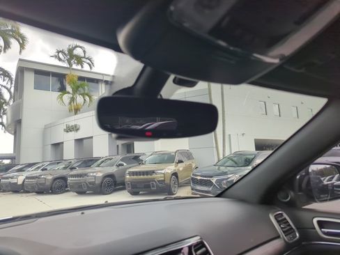 Used 2020 Jeep Grand Cherokee Limited AWD/4WD image 14