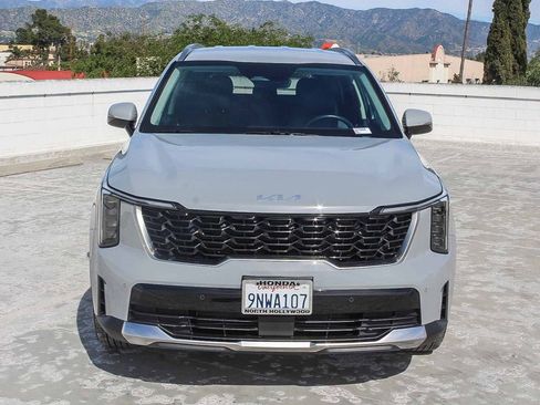Used 2025 Kia Sorento S image 2