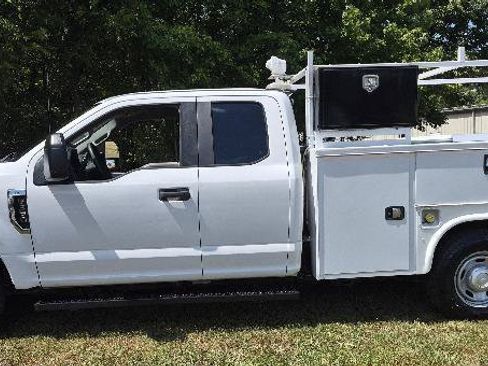 Used 2017 Ford F350 XL RWD image 2