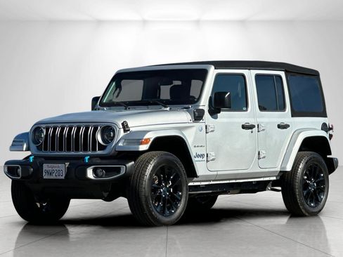 Used 2024 Jeep Wrangler Sahara image 7