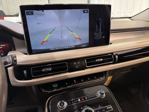 Used 2022 Lincoln Nautilus Standard w/ Premium Package image 18