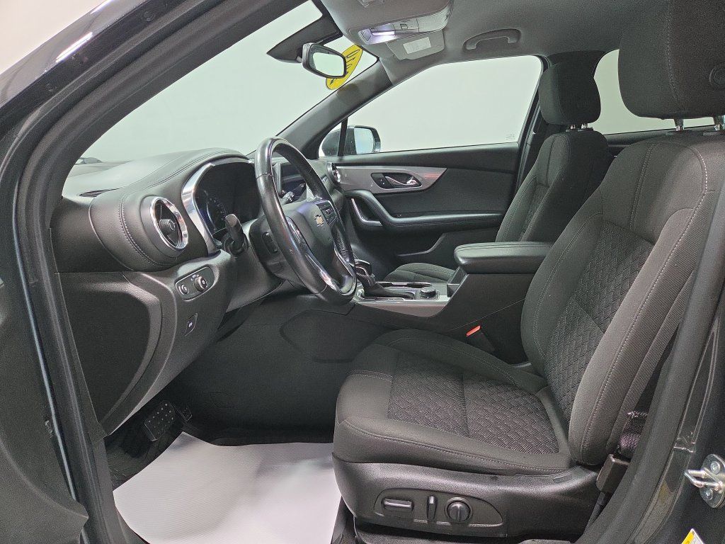 Used 2019 Chevrolet Blazer LT FWD image 2