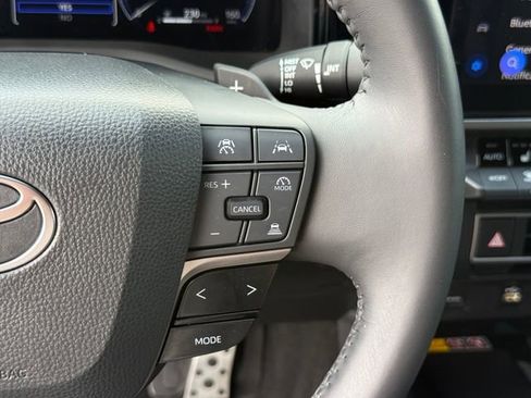 Used 2025 Toyota Camry XSE FWD image 17