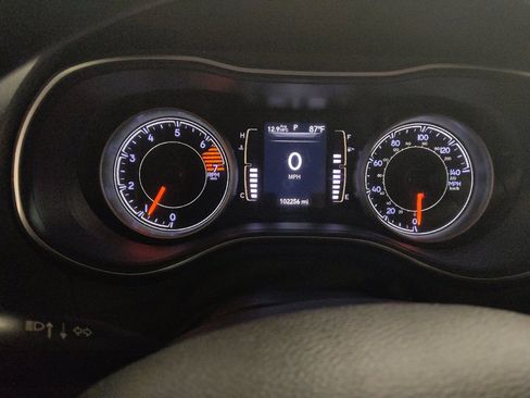 Used 2020 Jeep Cherokee Latitude FWD image 23