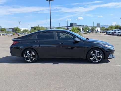 Used 2023 Hyundai Elantra SEL w/ Convenience Package FWD image 6