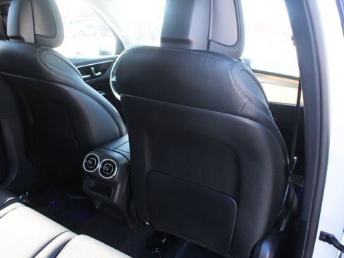 Used 2024 Mercedes-Benz GLC 300 4MATIC image 46