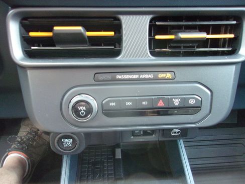 Used 2025 Ford Maverick Tremor AWD/4WD image 21