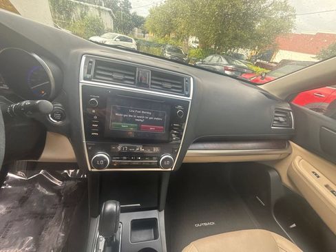 Used 2018 Subaru Outback 2.5i Limited AWD/4WD image 14