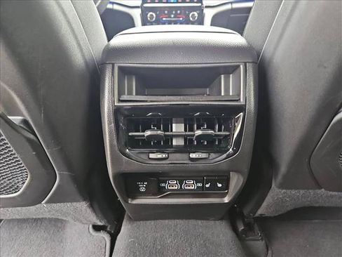 Used 2023 Jeep Grand Cherokee Overland AWD/4WD image 18