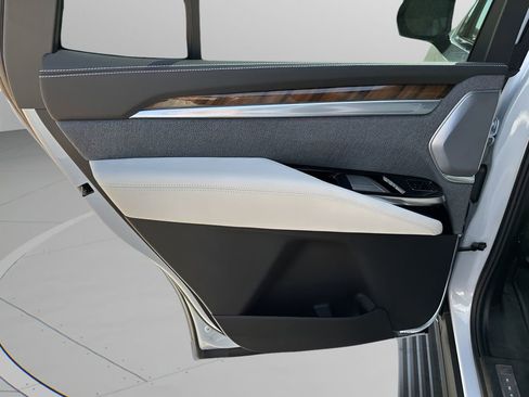 New 2026 Cadillac Escalade Platinum Sport w/ LPO, Floor Liner Package image 22