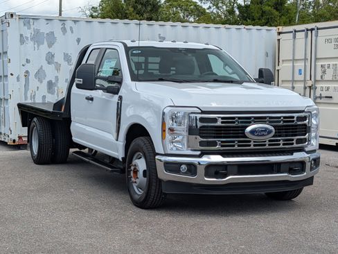 New 2025 Ford F350 XL w/ XL Chrome Package RWD image 2