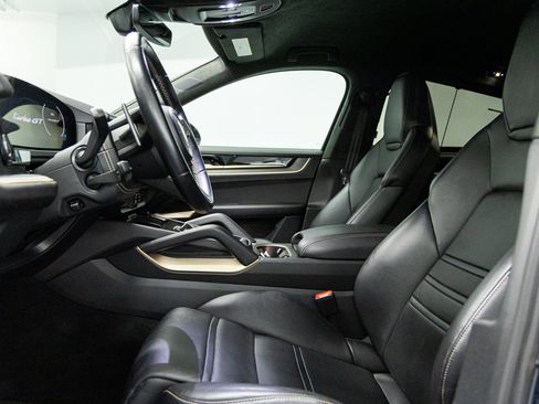 Used 2024 Porsche Cayenne Turbo GT AWD/4WD image 30