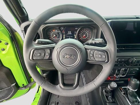 Used 2025 Jeep Wrangler Unlimited Rubicon AWD/4WD image 11