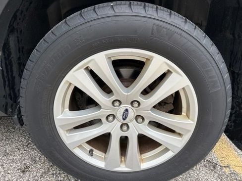 Used 2018 Ford Explorer XLT w/ Equipment Group 202A AWD/4WD image 21