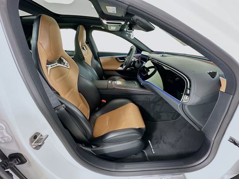 New 2026 Mercedes-Benz E 53 AMG e 4MATIC Sedan image 31