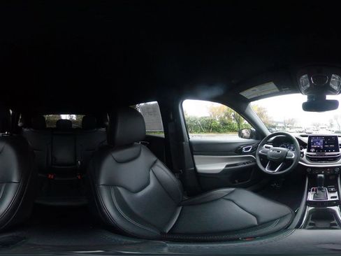 Used 2025 Jeep Compass Limited image 42