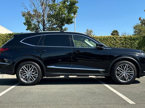 Used 2023 Acura MDX SH-AWD w/ Advance Package image 3