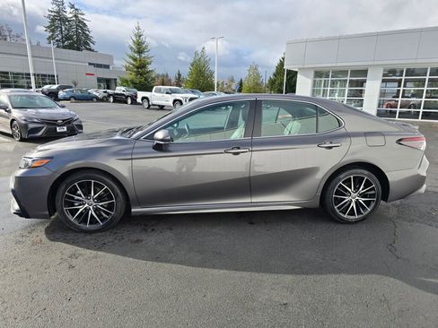 Used 2024 Toyota Camry SE image 5