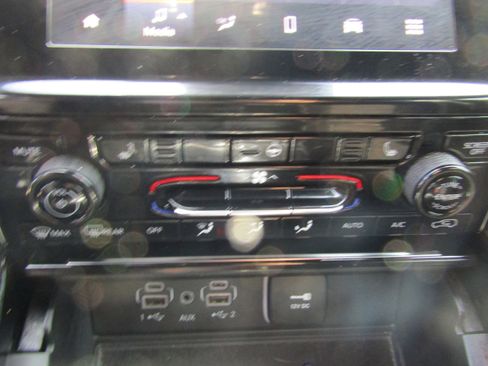 Used 2023 Jeep Grand Cherokee Altitude AWD/4WD image 19