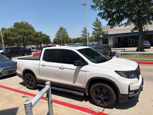 Used 2025 Honda Ridgeline Black Edition image 4