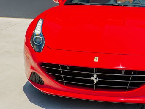 Used 2016 Ferrari California T RWD image 22