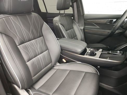 Certified 2025 Buick Enclave Avenir w/ Trailering Package, 5000 lbs. AWD/4WD image 9