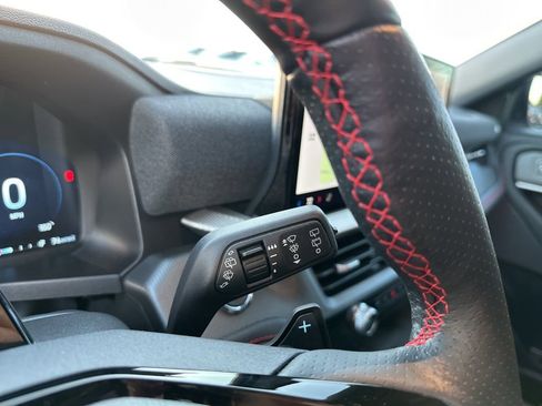 Used 2025 Ford Explorer ST image 33